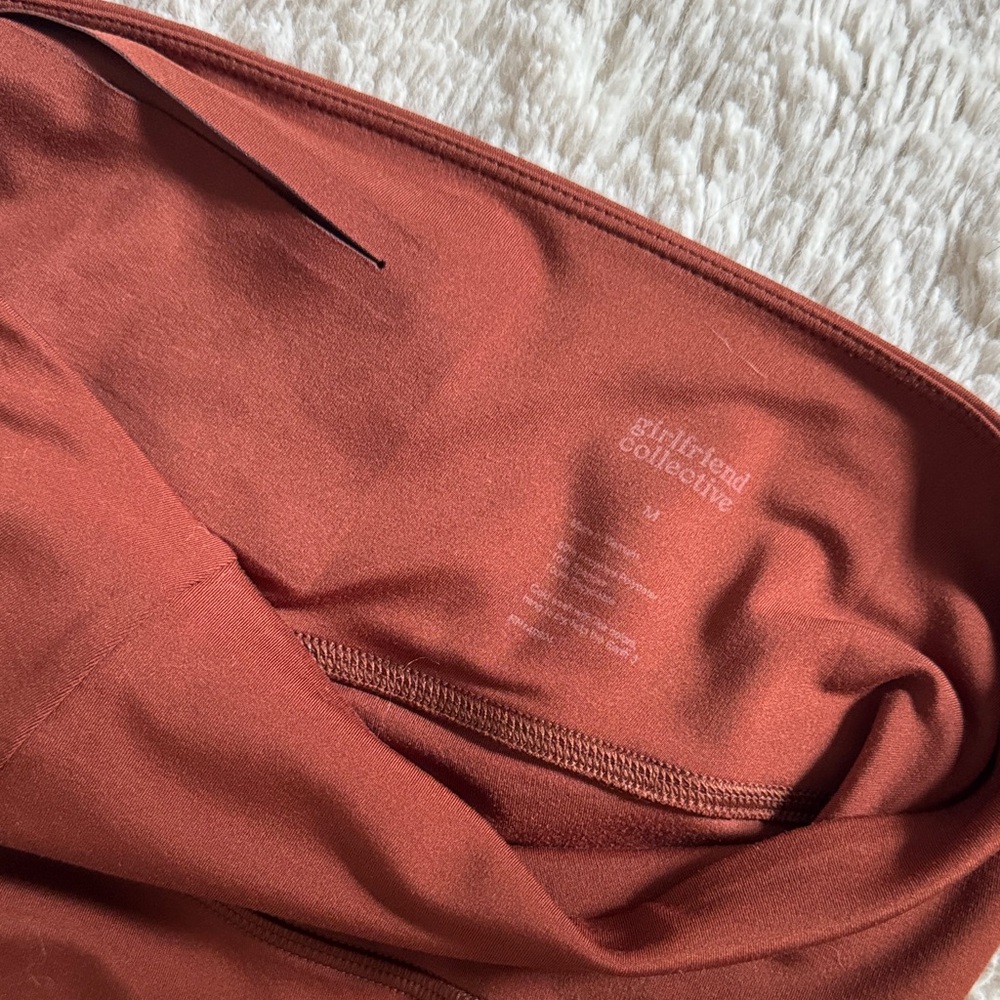 Girlfriend Collective Rust orange workout set - Picture 5 of 7